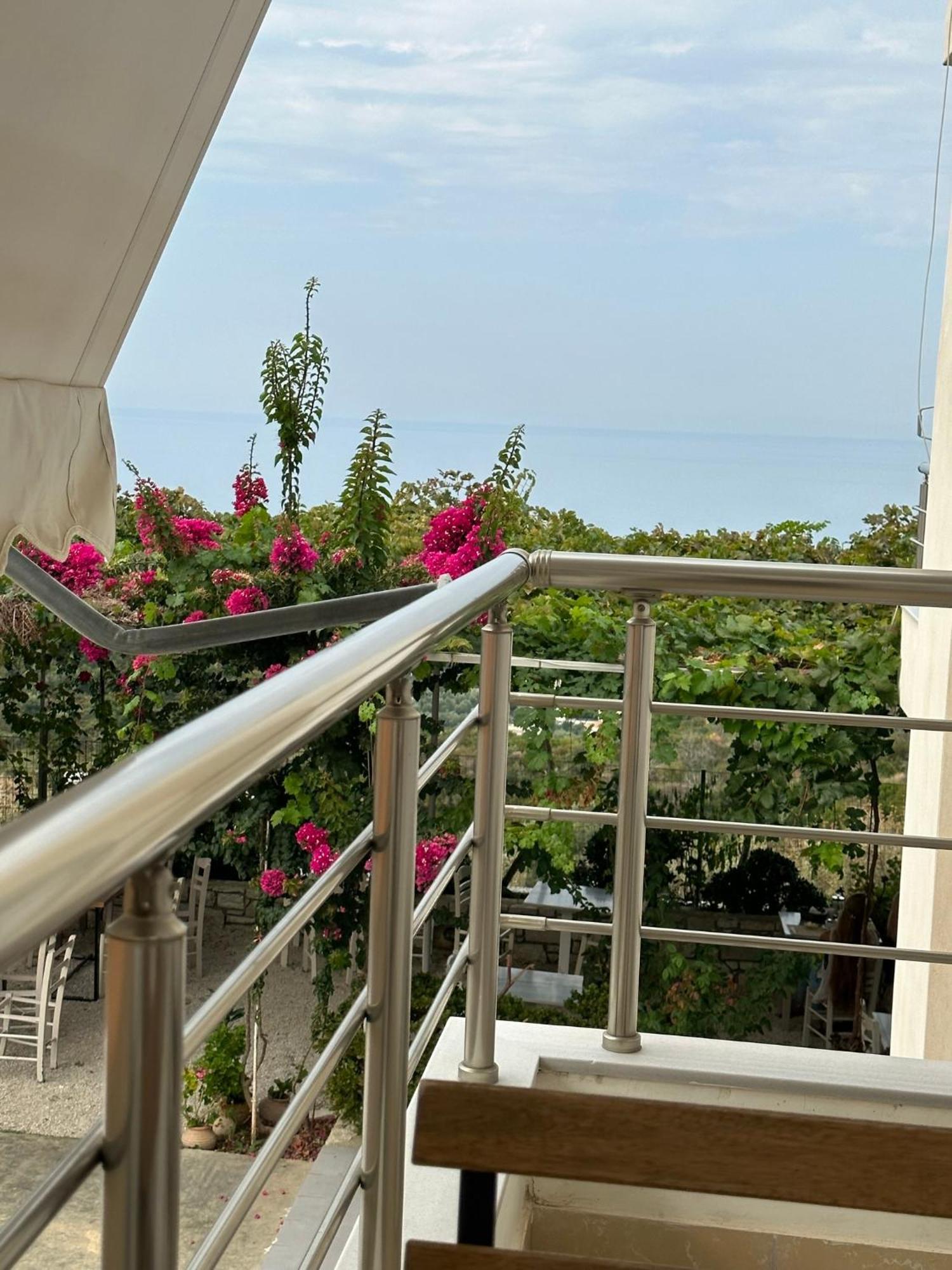 Elea Guesthouse Himarë Exterior foto
